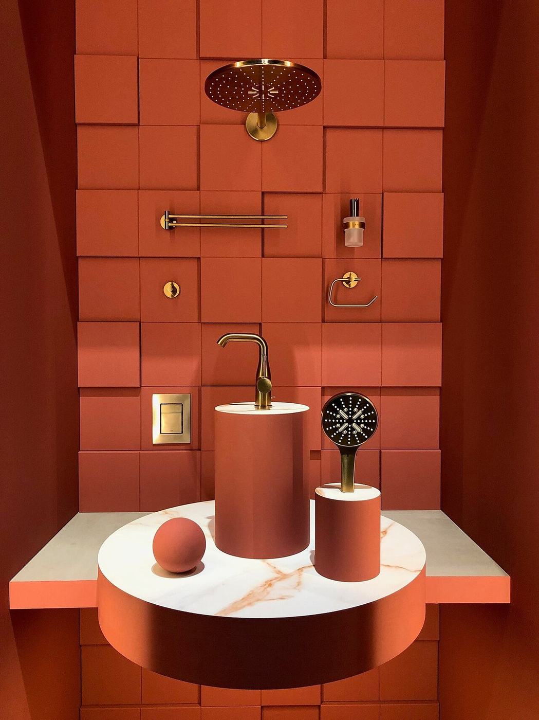 Grohe regendouche, kraan en handdouche in warme metaalkleur